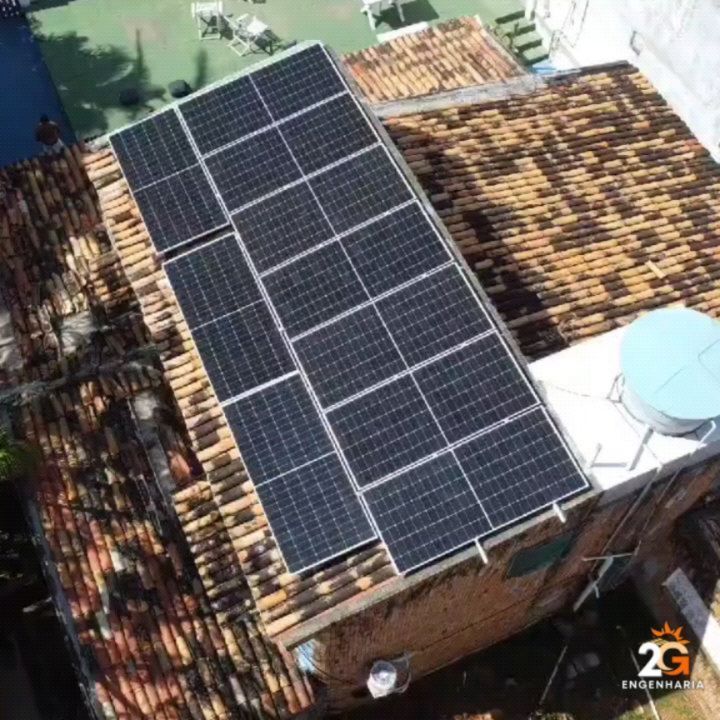 Sistema de energia solar instalado pela 2G Engenharia